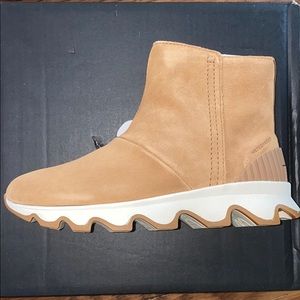 Sorel kinetic short boots